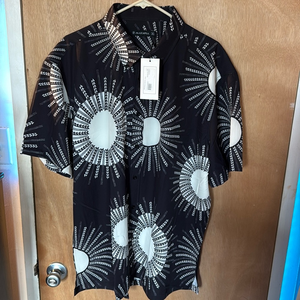 Men’s XL Manaola Button down black / white